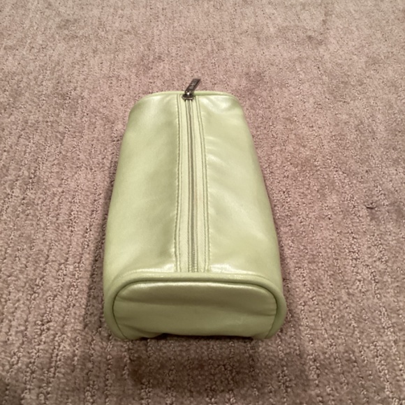 Clinique lime green cosmetic bag - Picture 4 of 5